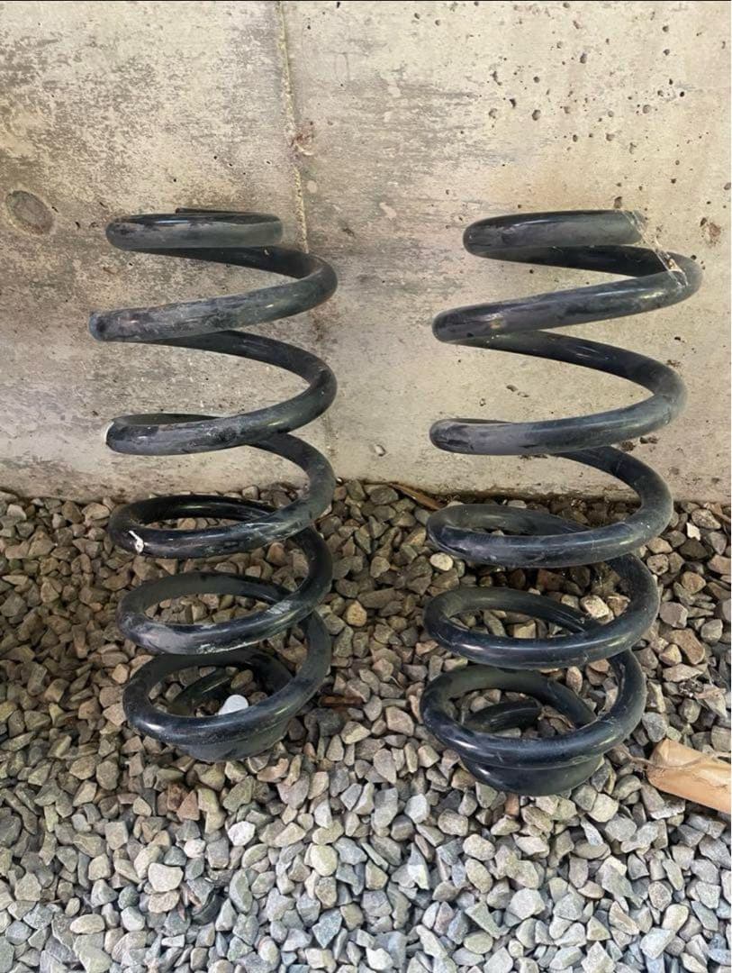 【早い者勝ち‼️】ストラットとスプリング　右側のみ