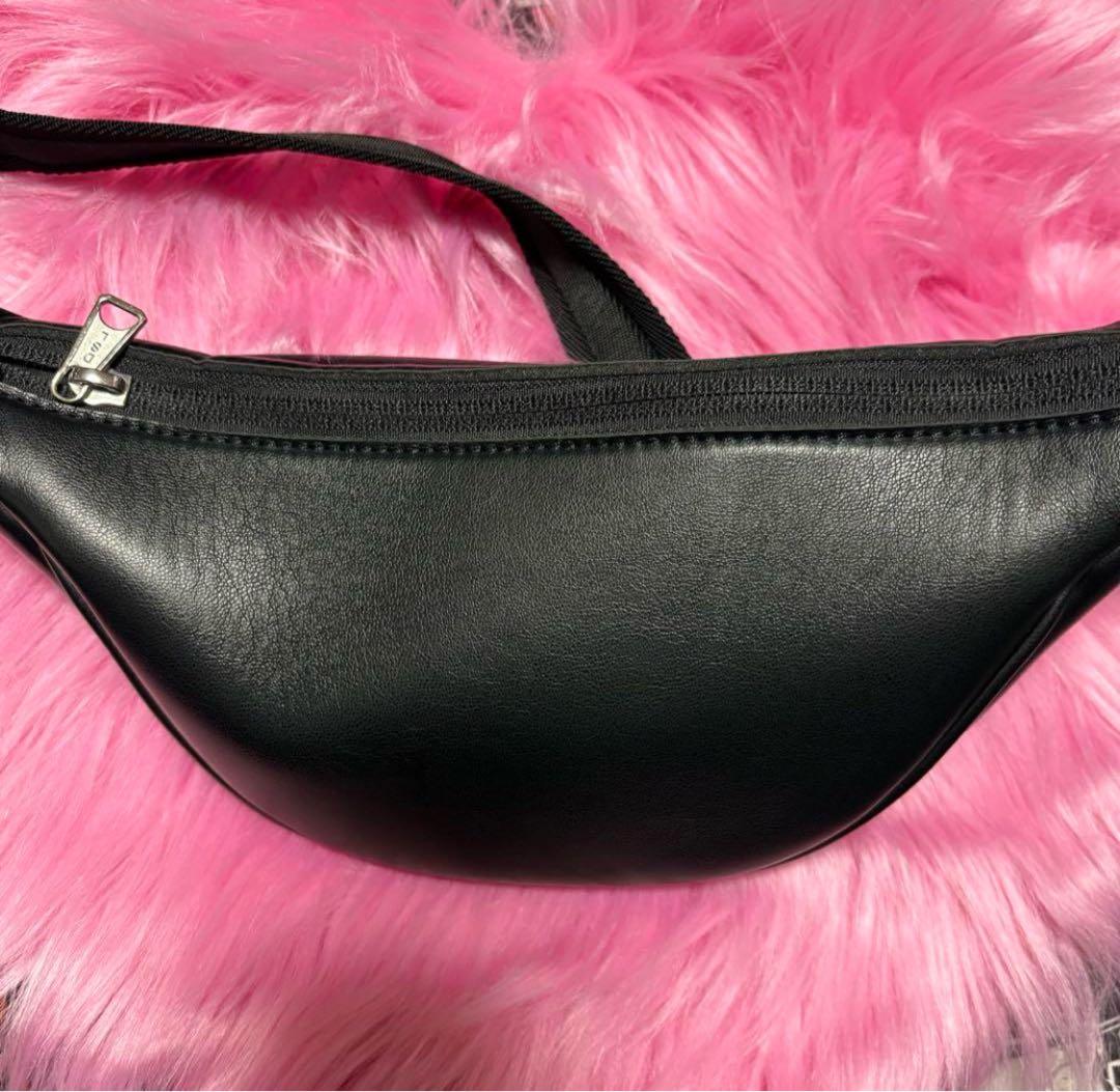 DIESEL ブラック ボディバッグ