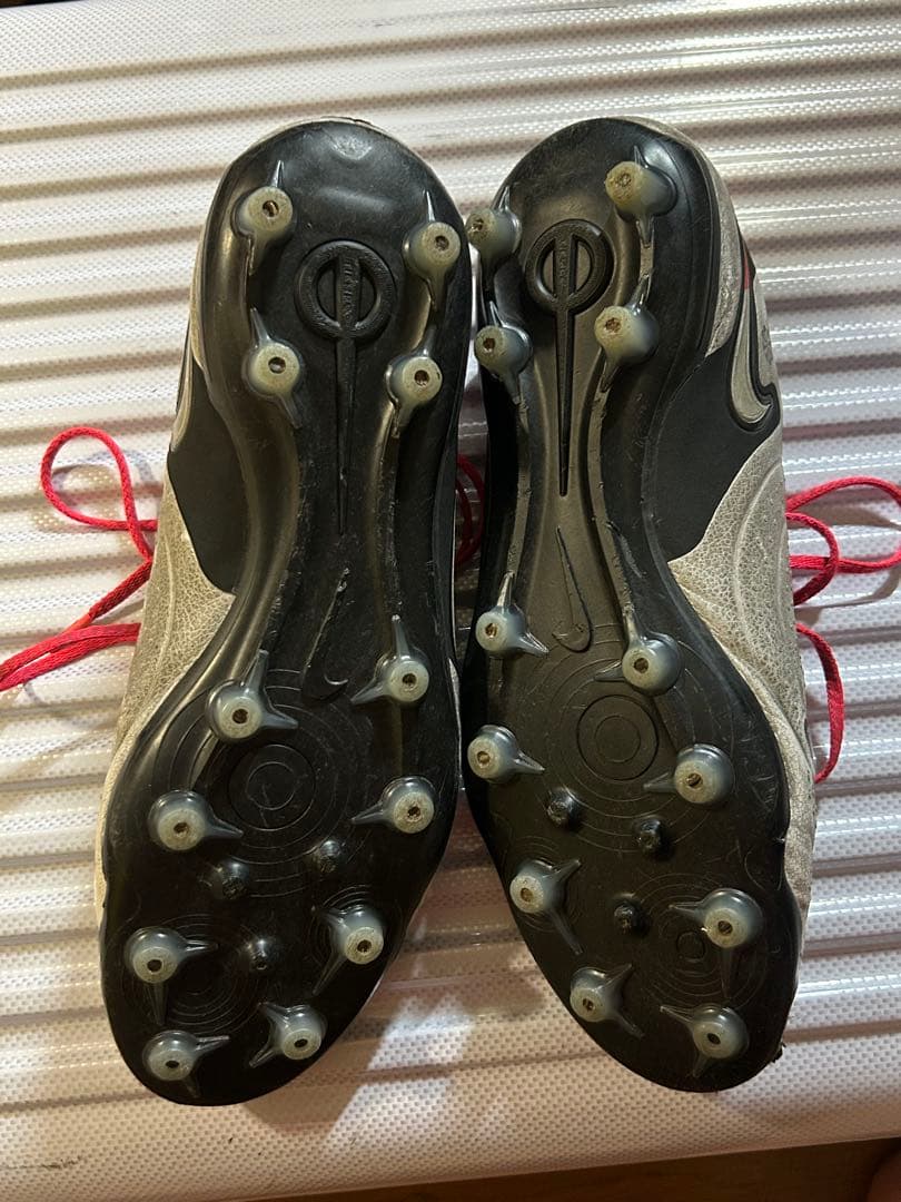 Nike サッカーシューズ・スパイク ティエンポ10ホワイト/レッド　AGソール