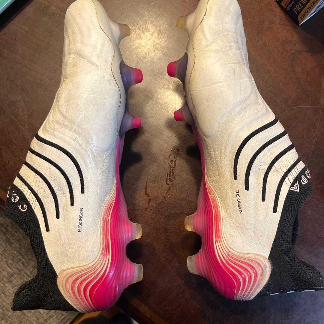 サッカースパイク　コパセンス　紐なし