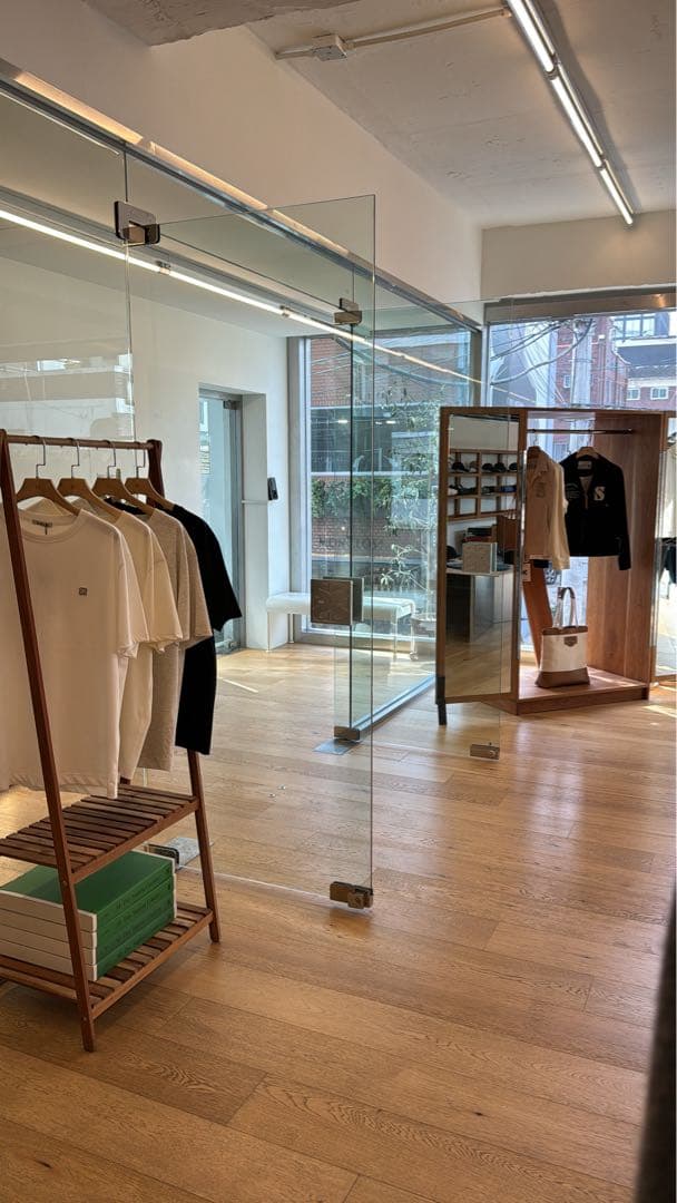 SATUR トレーナー　韓国