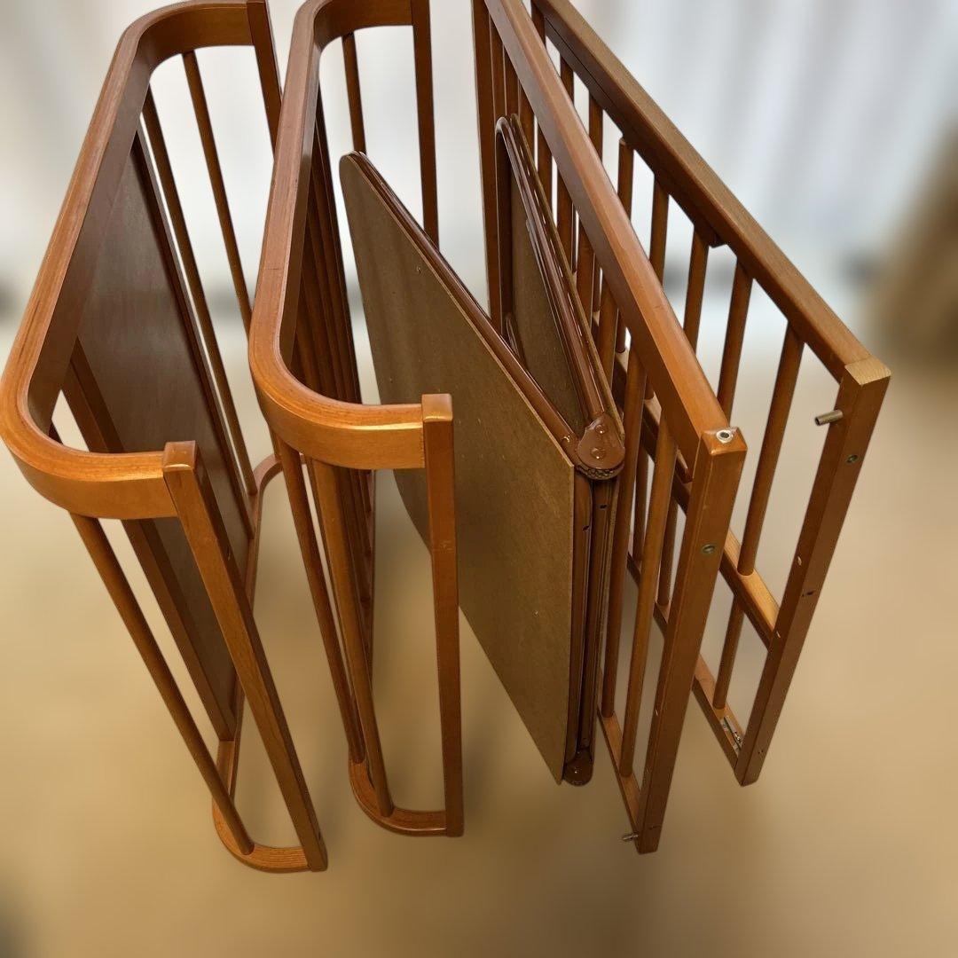 ベビーベッド組立式 マット、キルトパッド、掛布団とカバー、枕、ベビーガード付き