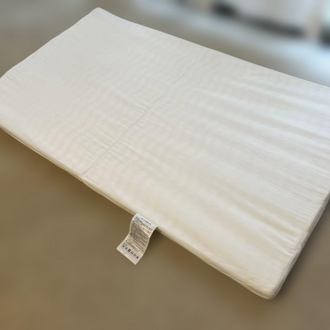 ベビーベッド組立式 マット、キルトパッド、掛布団とカバー、枕、ベビーガード付き