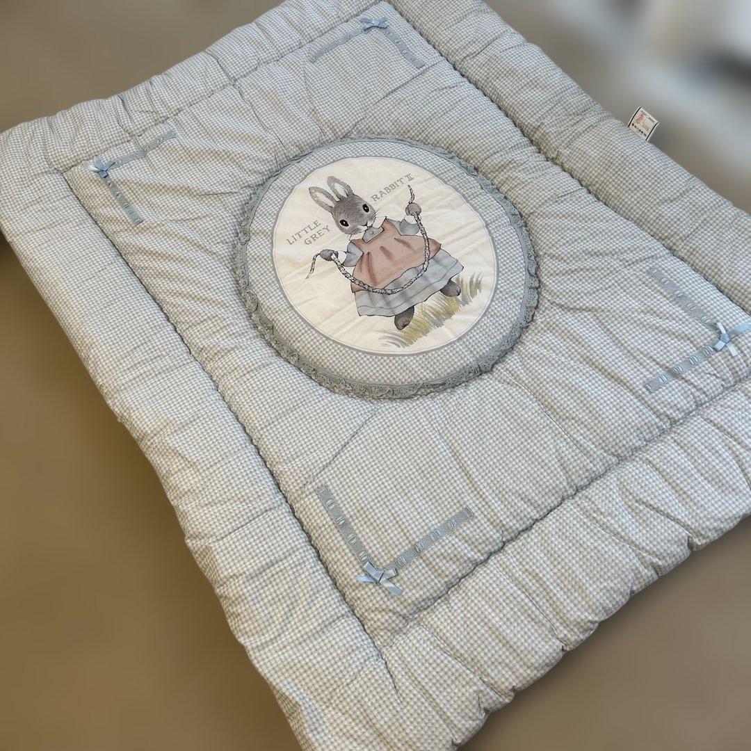 ベビーベッド組立式 マット、キルトパッド、掛布団とカバー、枕、ベビーガード付き