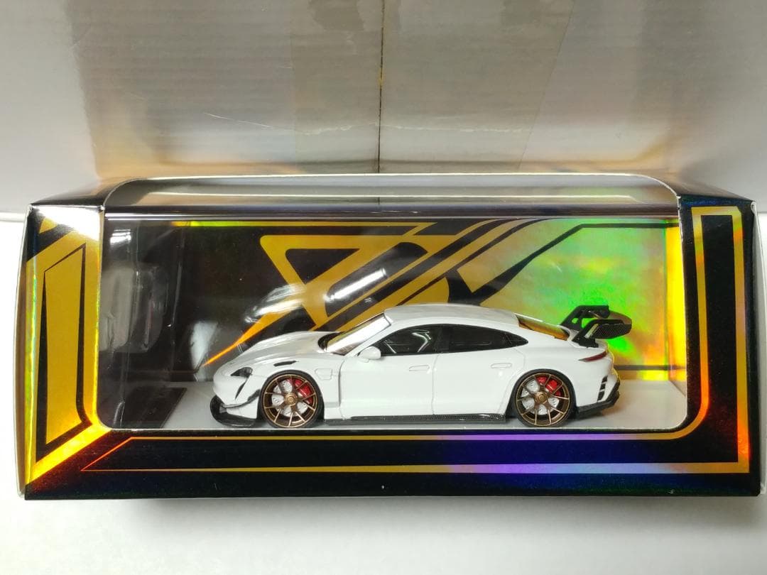404 YMモデル 1/64 ポルシェ タイカン ゼファー ホワイト