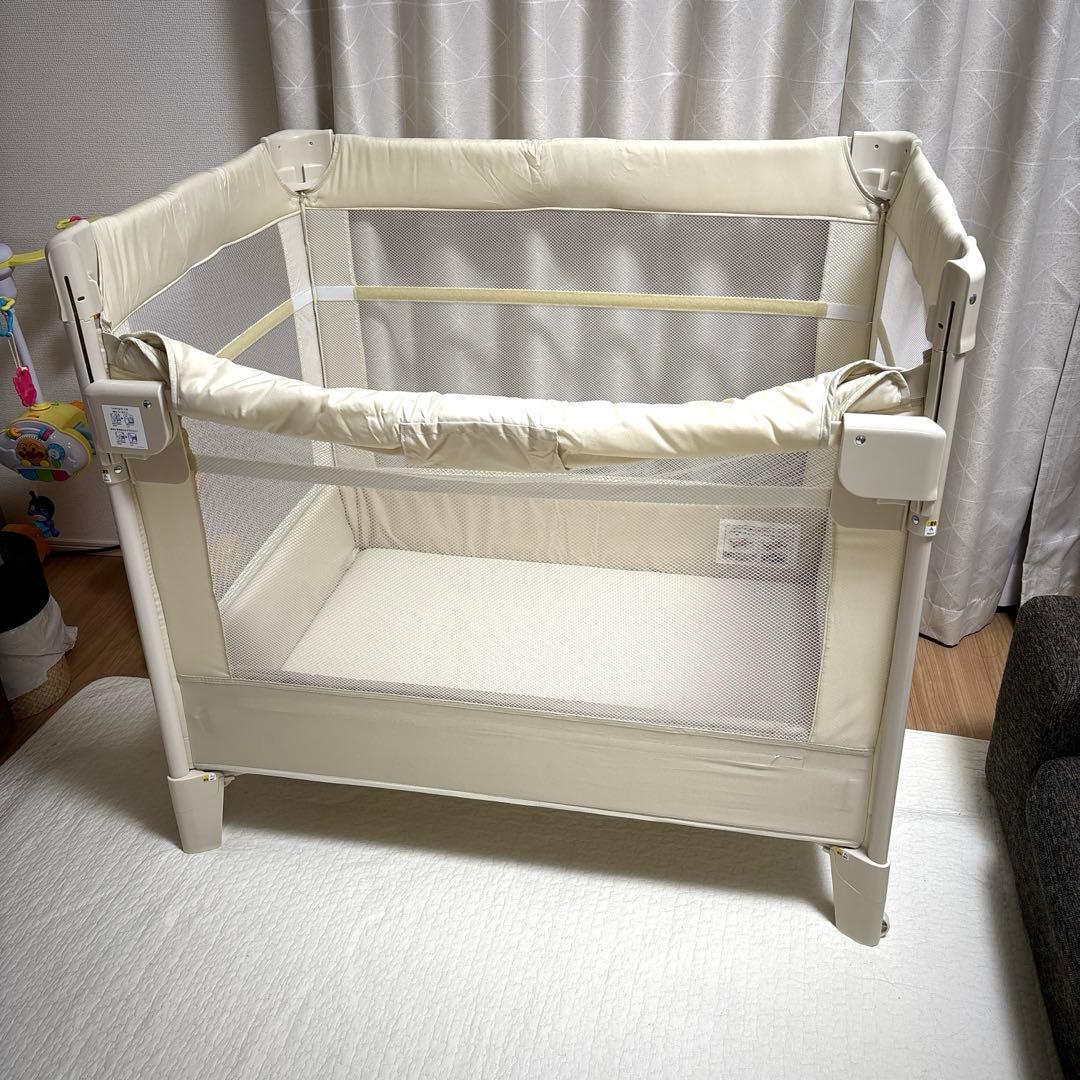 美品　ココネルエアー　アップリカ　ベビーベッド　ベビーサークル　ミルクホワイト