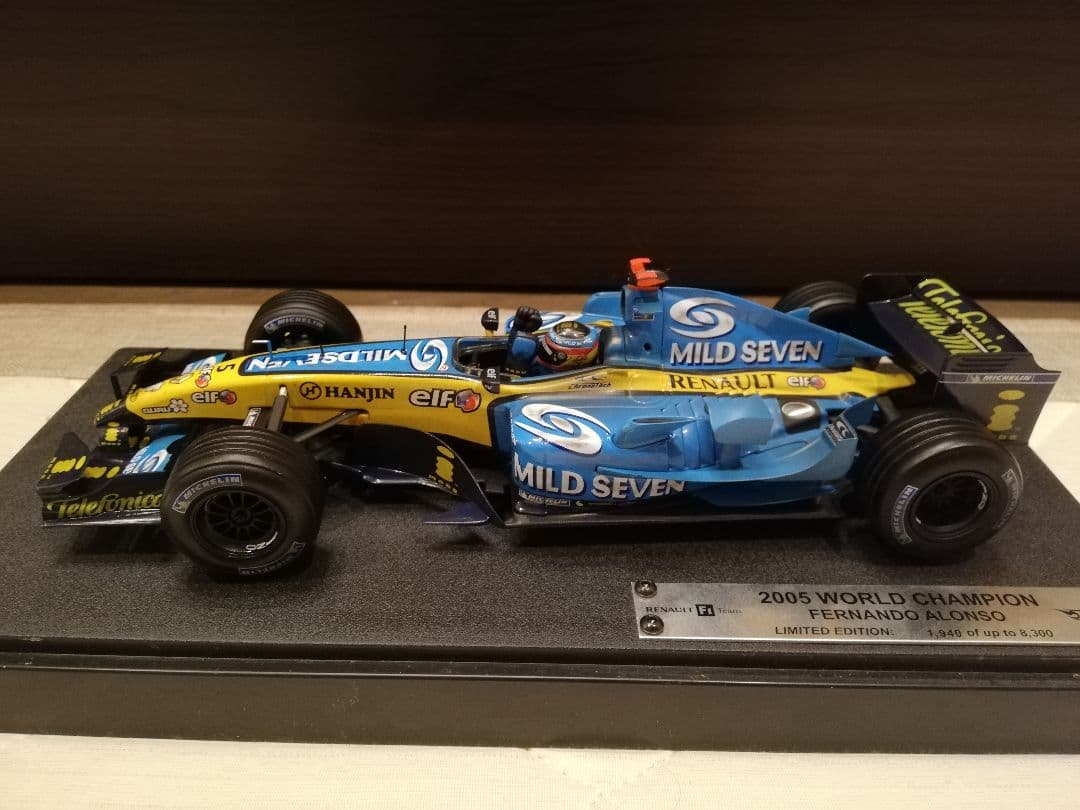 ホットウィール 1/18 ルノー R25 アロンソ 2005 チャンピオン