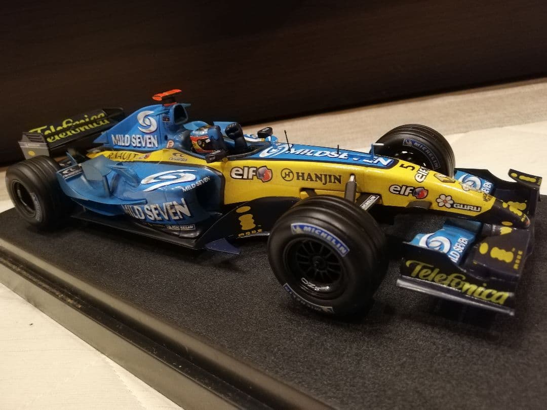 ホットウィール 1/18 ルノー R25 アロンソ 2005 チャンピオン