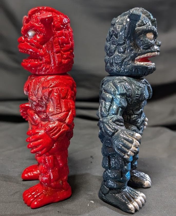 ダストマン黒色＆赤色「スペクトルマン」登場怪獣（マスダヤ復刻）ソフビ２体セット