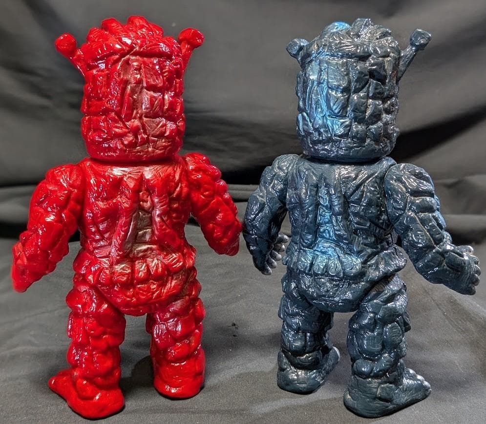 ダストマン黒色＆赤色「スペクトルマン」登場怪獣（マスダヤ復刻）ソフビ２体セット