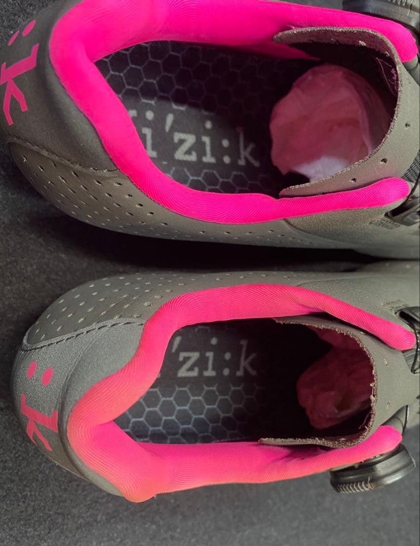 i:zi:k ロードシューズ グレー/ピンク