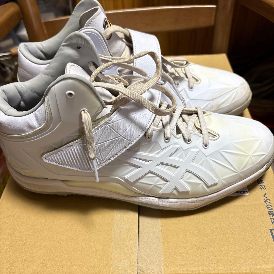 アシックス スパイクハイカット