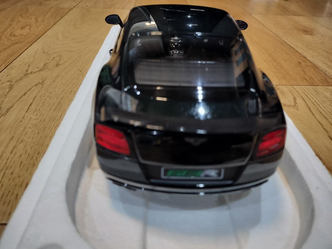 オールモストリアル ベントレーコンチネンタルGT3R カンブリアングリーン