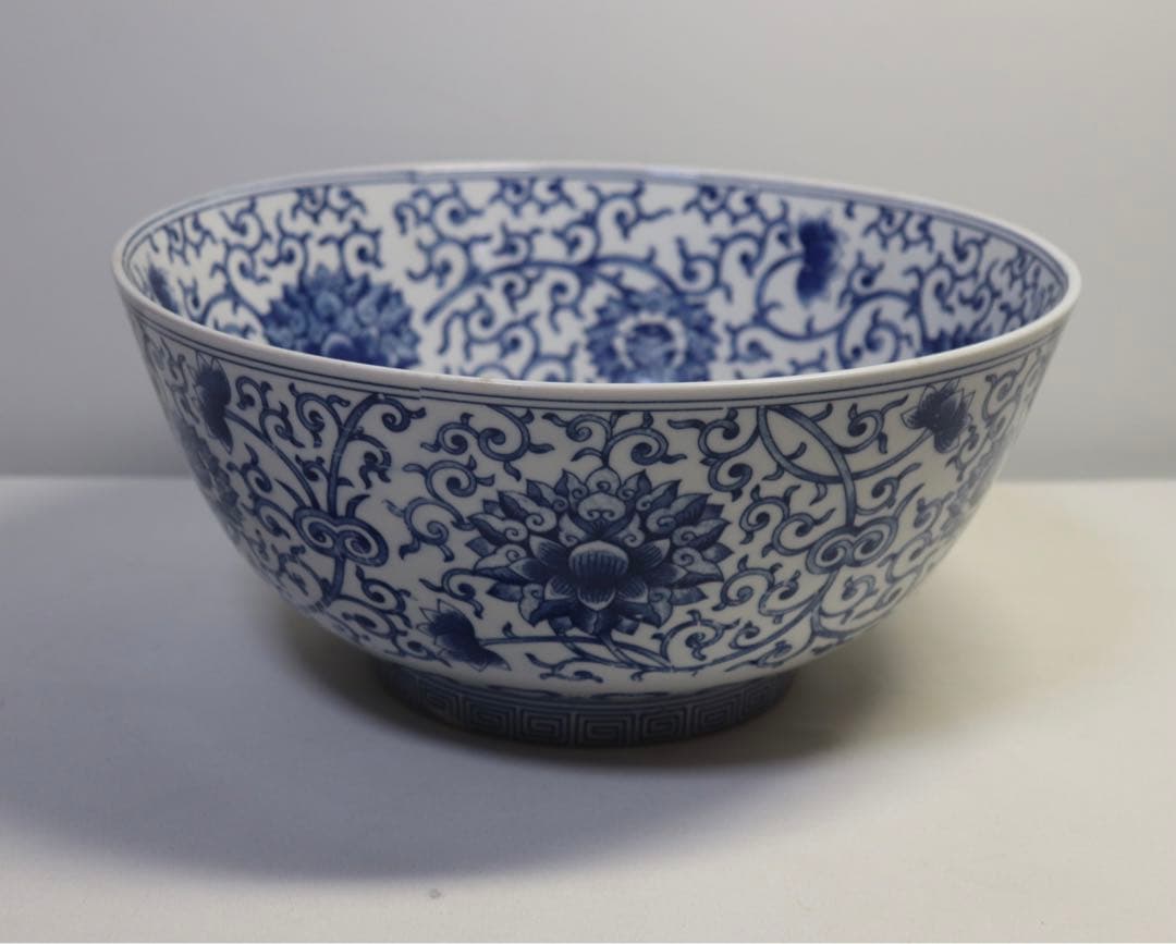 中国　染付蓮紋お碗　大明嘉靖年製銘　送料込み0607