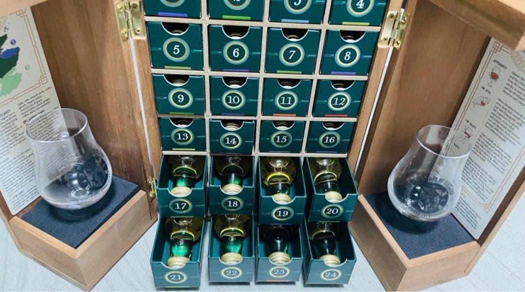 ウイスキー　アドベント・コレクション２４　ミニボトル　ミニチュア　小瓶