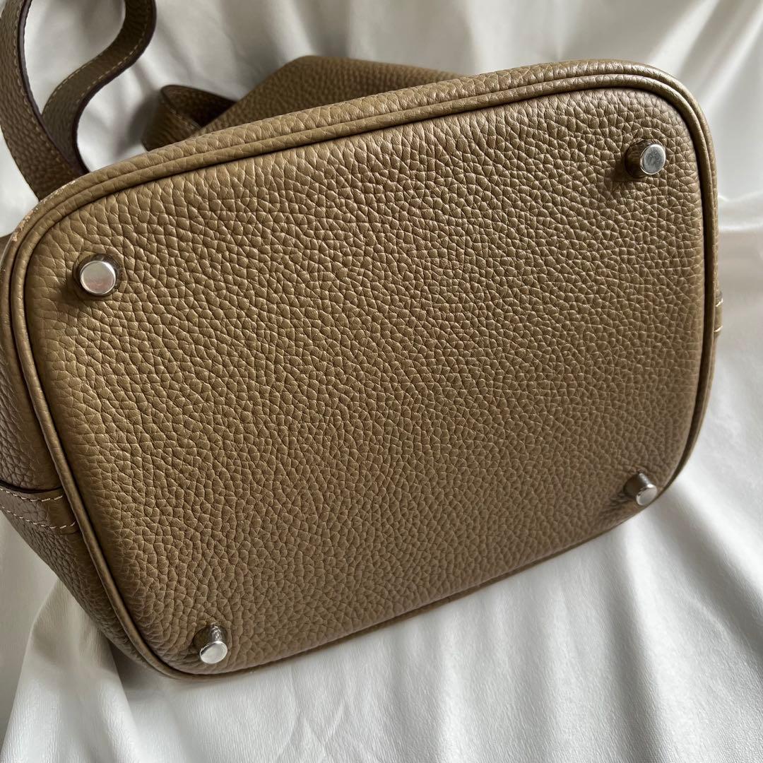 【美品】楽天 4Uキューブバッグ ｍｍ　本革　シルバーカデナ　グレージュ