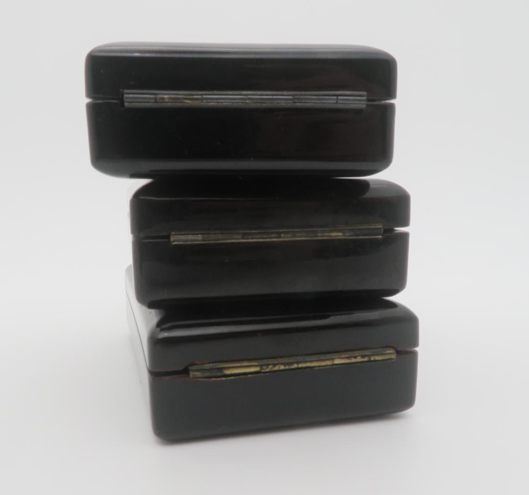 A17. 勲八等白色桐葉章　 記章 勲章 銀メダル3点