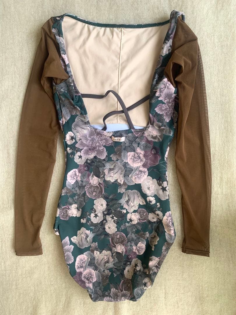 ★1回着用　stina スティナ　レオタード　Mサイズ