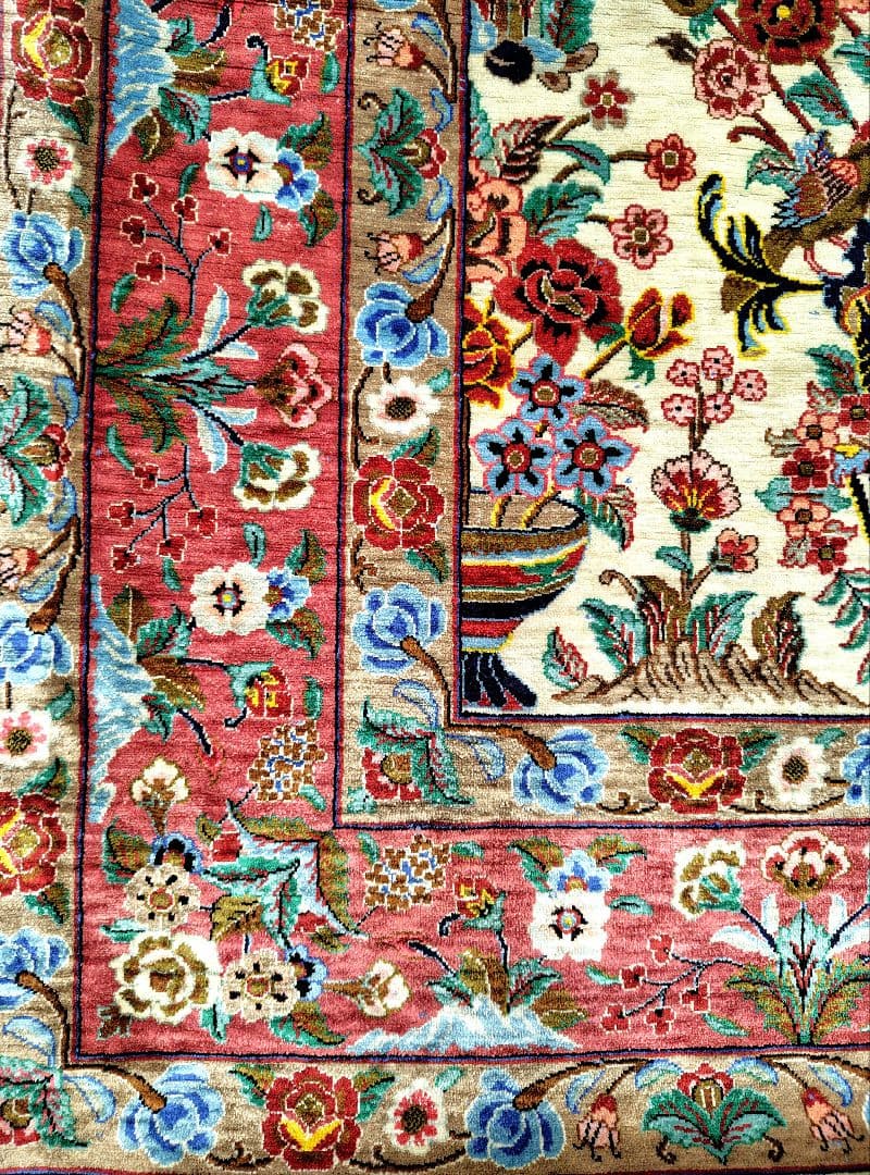 【勝利の美酒は甘い蜜】ペルシャ絨毯　シルク手織り　カラフルな鳥　青いゴブレット