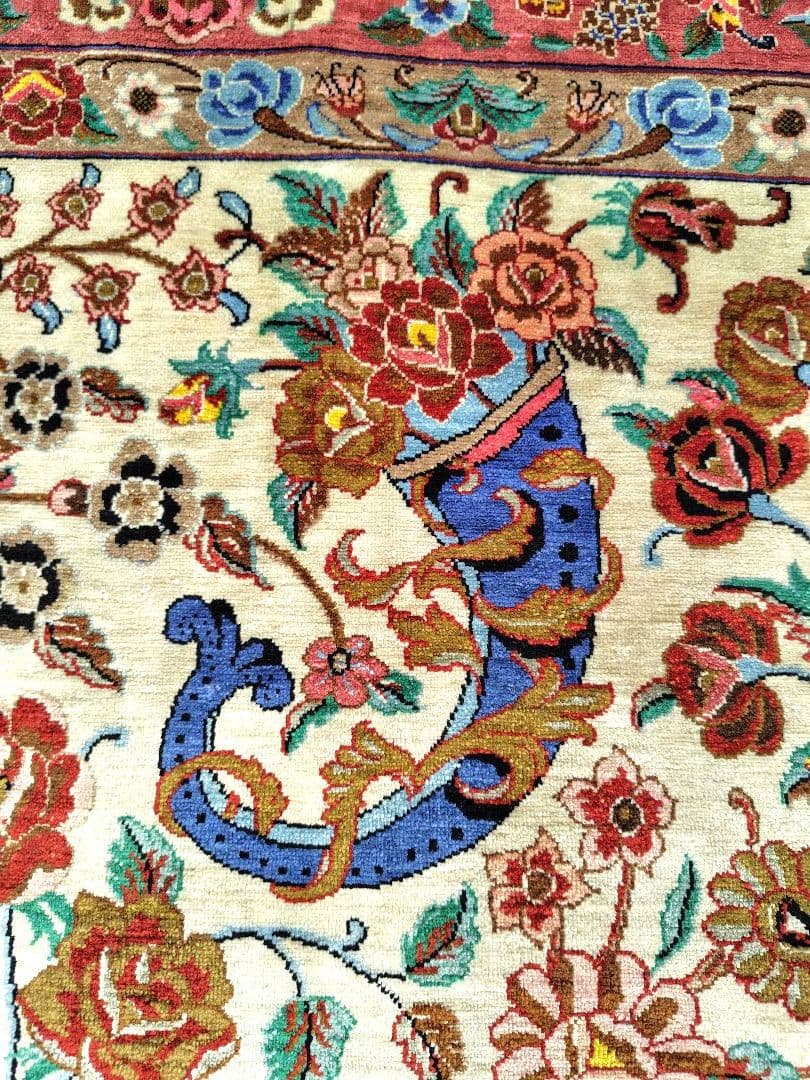 【勝利の美酒は甘い蜜】ペルシャ絨毯　シルク手織り　カラフルな鳥　青いゴブレット