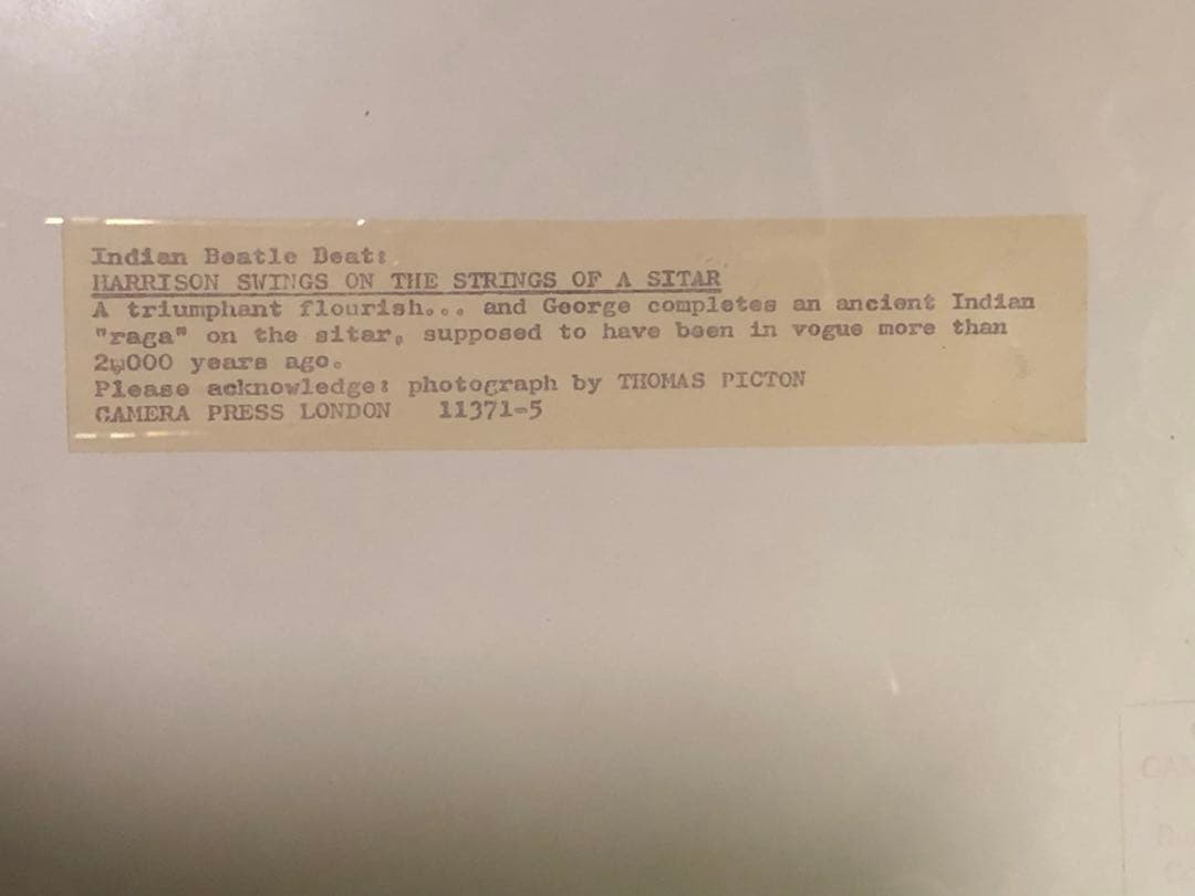 ジョージ・ハリスン シタール演奏 ポートレート写真　額装　カメラプラスロンドン作