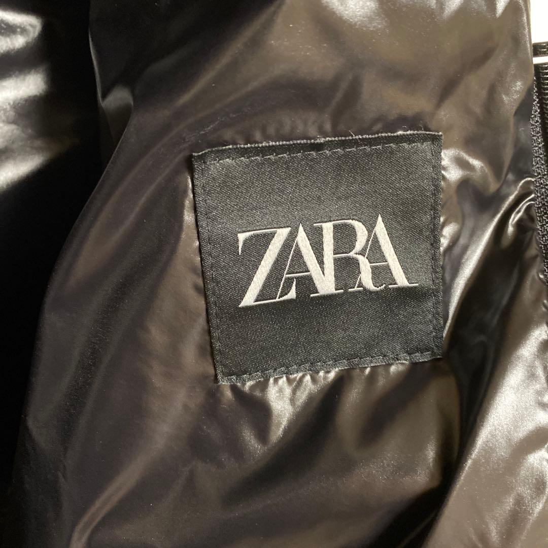 ZARA フード付き光沢ブラックダウンジャケット