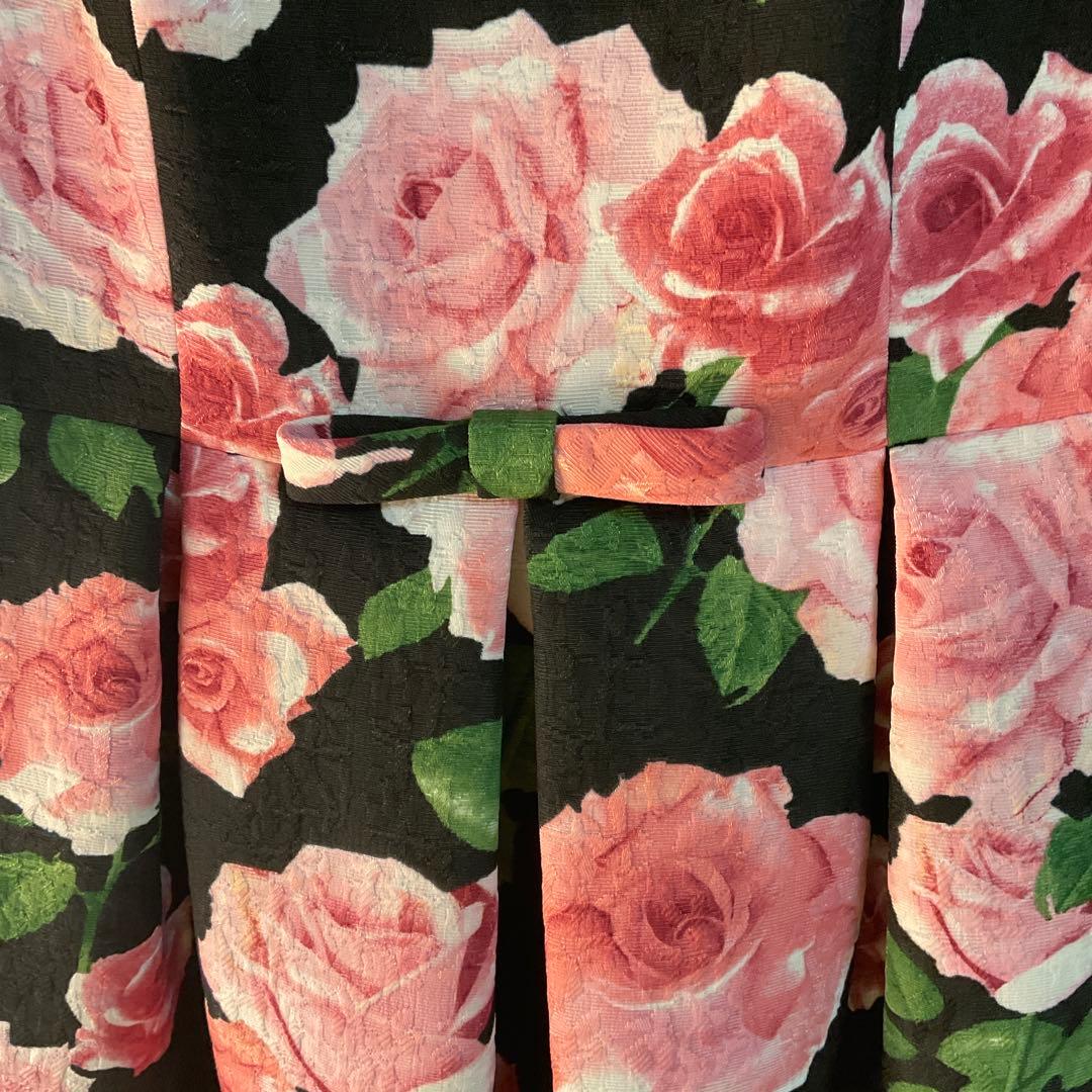 黒地にピンクのバラ柄ワンピース 40サイズ