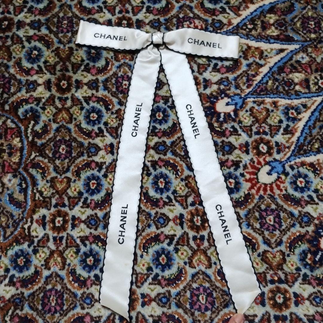 ヴィンテージ　CHANEL サテンリボン ブローチ白