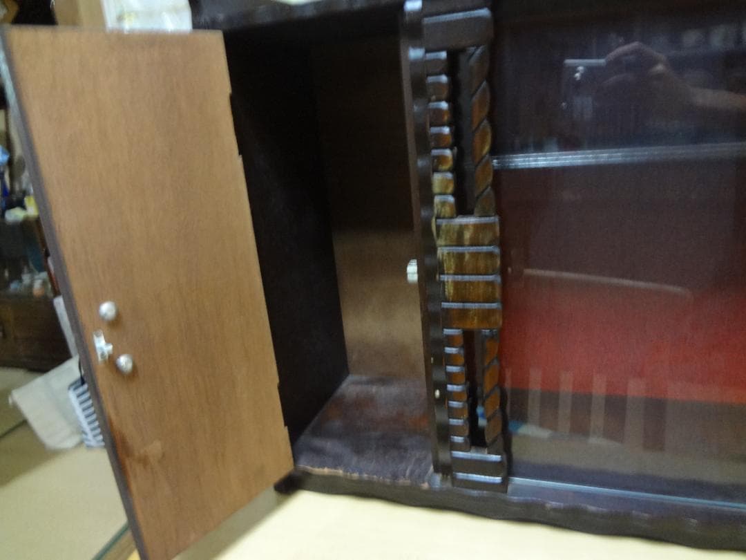 サイドボード　木製　アンティーク家具　お酒のボトルやグラス・食器の収納棚