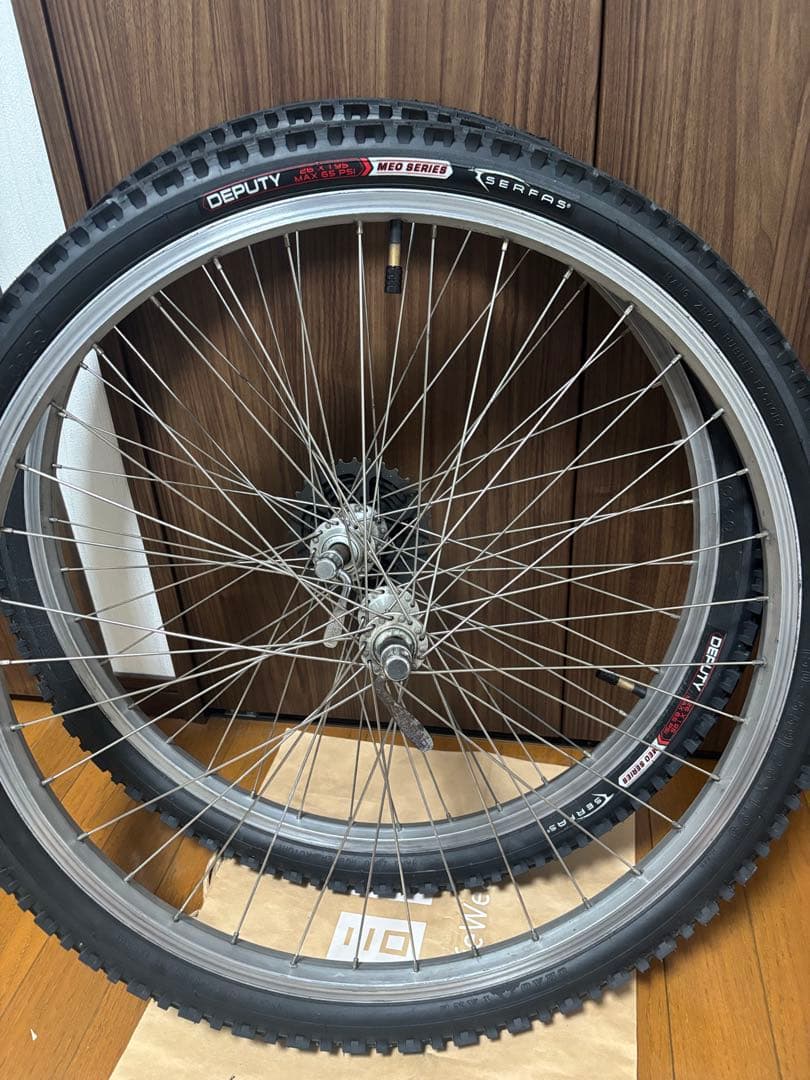 アラヤ製 自転車ホイールセット 8段スプロケット、DEPUTYタイヤ付き