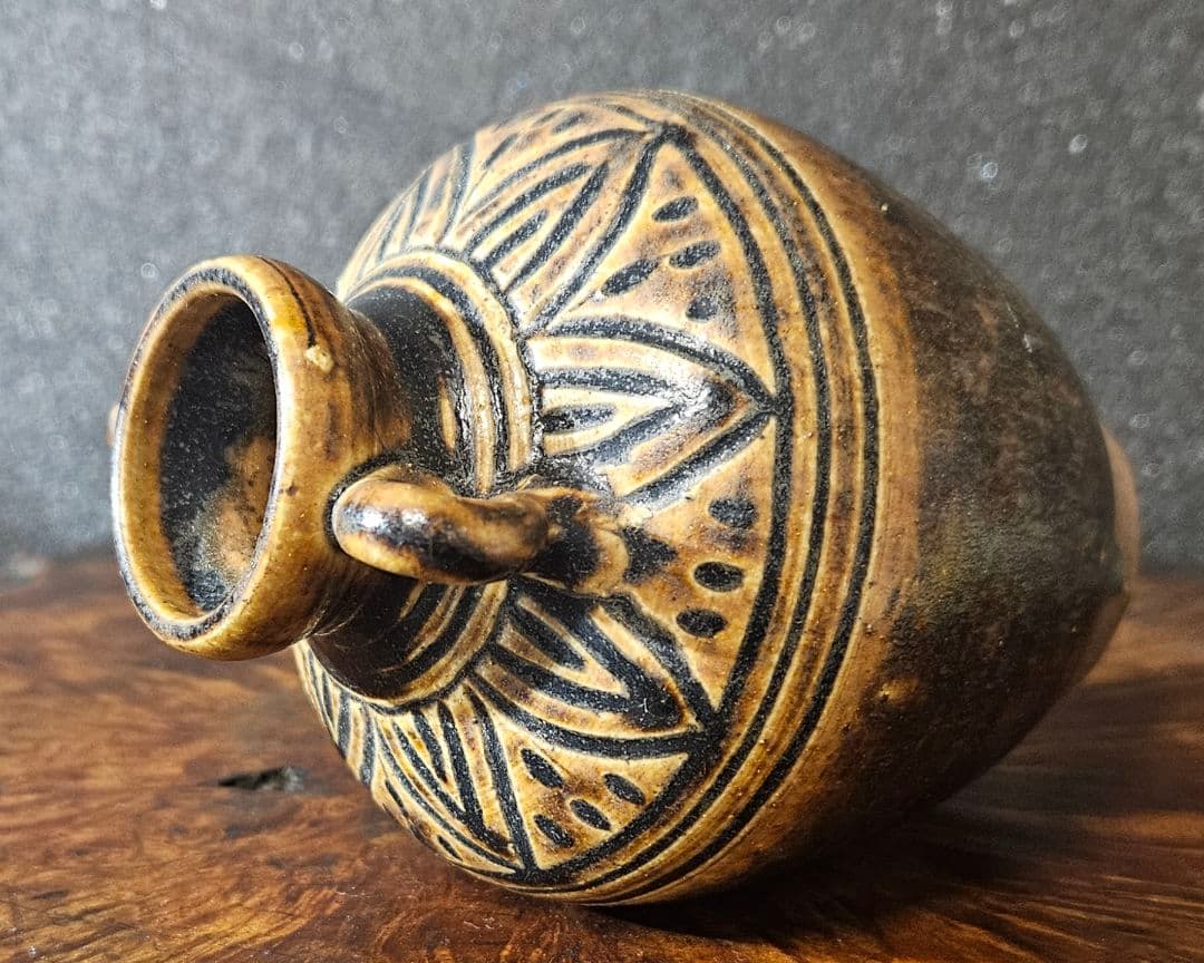 15〜16世紀　中国南方系古陶磁　東南アジア古陶磁　褐釉　陰刻文様　小壺花入茶入