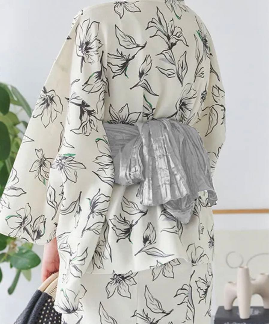 浴衣の4点セット送付 帯2種類とヘアピン？付き　新品　ワンピース浴衣　神戸レタス