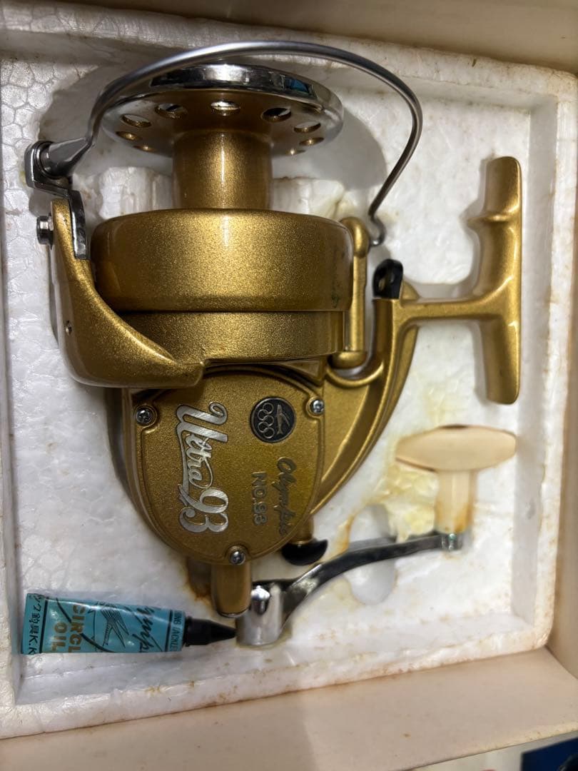Ultra 93 スピニングリール 右巻き ゴールド