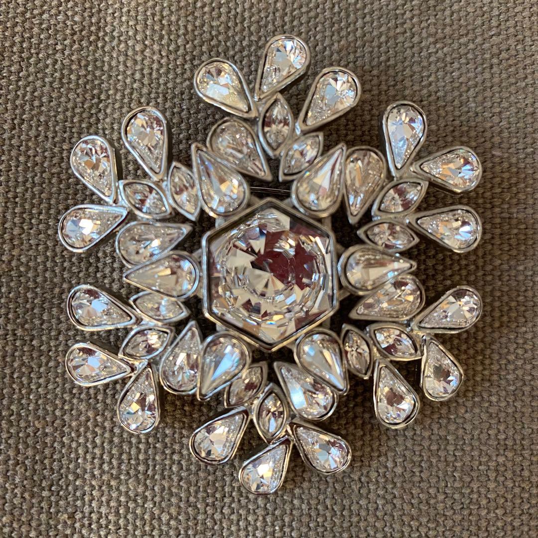 Rene ルネ 雪の結晶モチーフ ブローチ