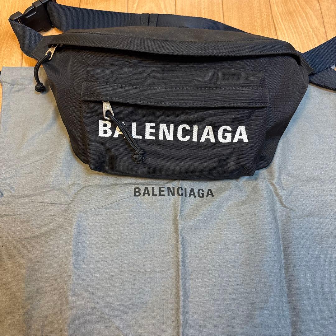 バレンシアガ　ボディバッグ　BALENCIAGA