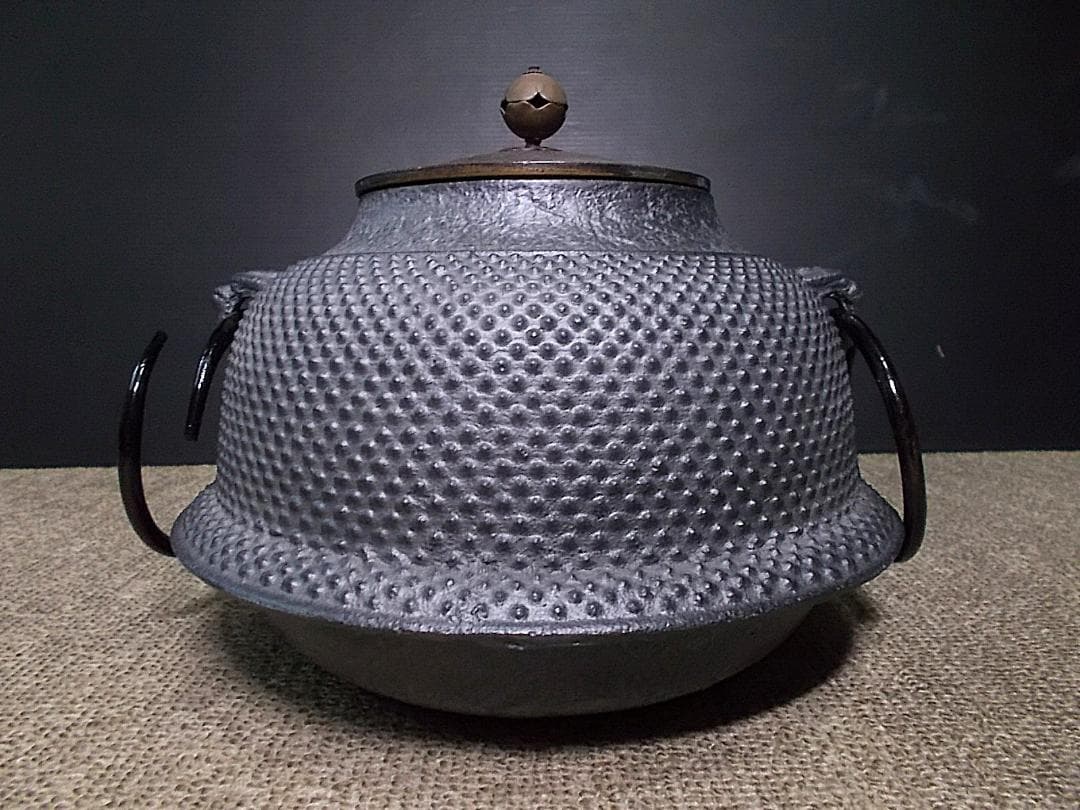 茶道具 風炉釜セット 霰茶釜 釜環 未使用五徳 織部風炉 敷板 前瓦 送料込み