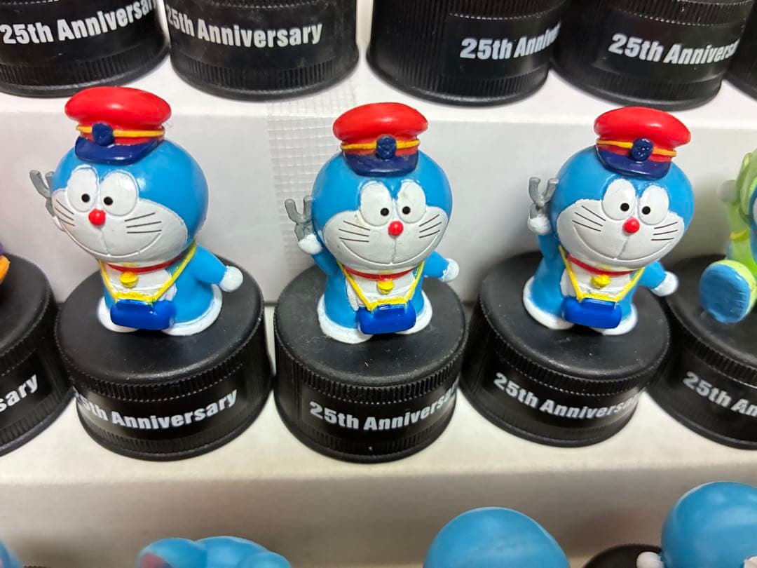 ドラえもん映画　25周年記念ペットボトルキャップ　フィギュアセット