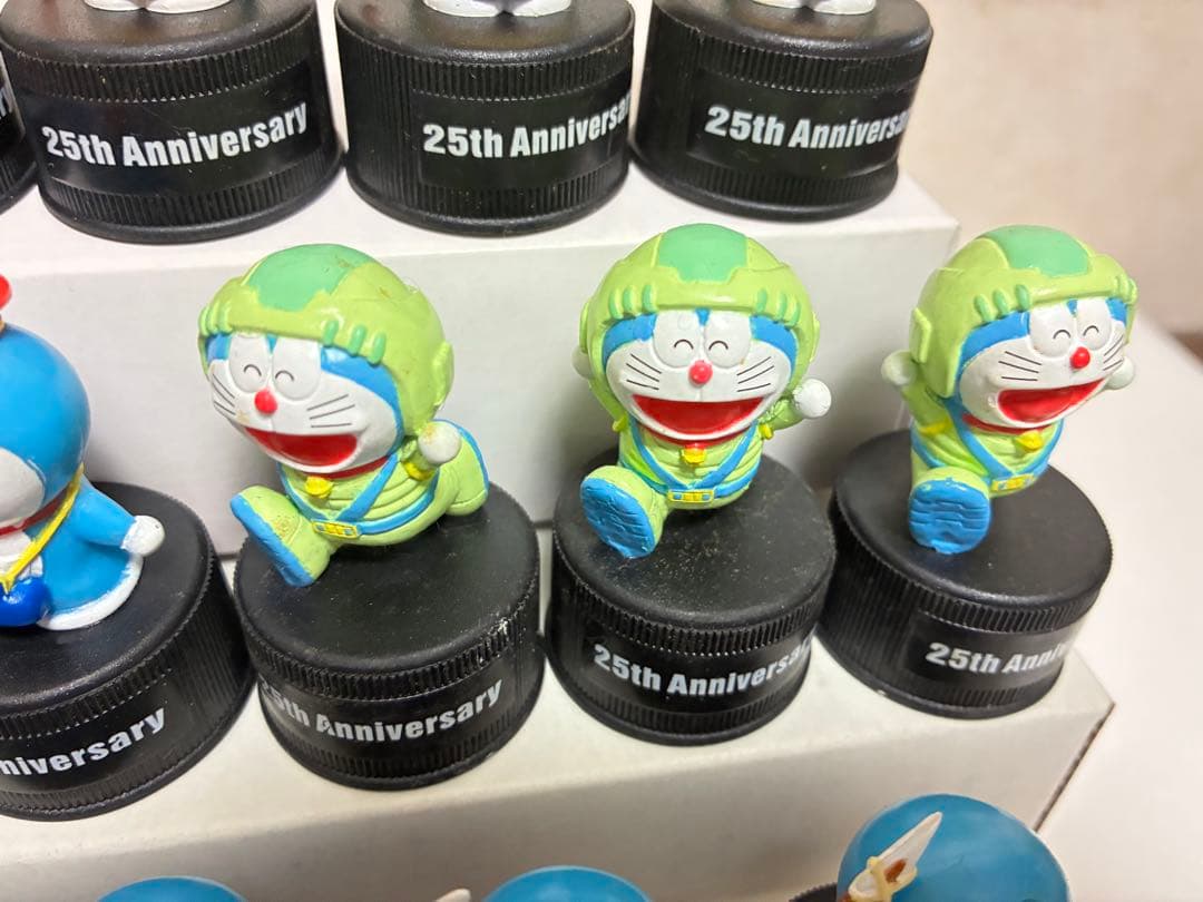 ドラえもん映画　25周年記念ペットボトルキャップ　フィギュアセット