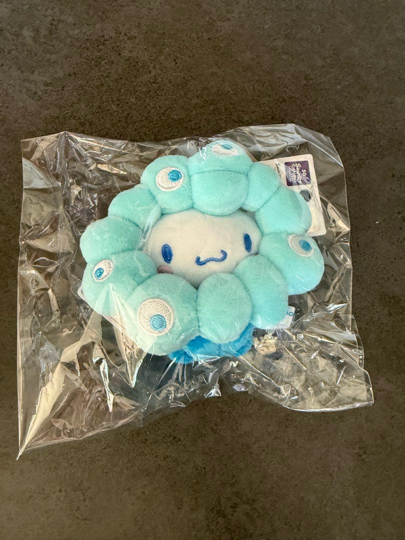 大阪万博 ミャクミャク サンリオ シナモン カラビナ付き