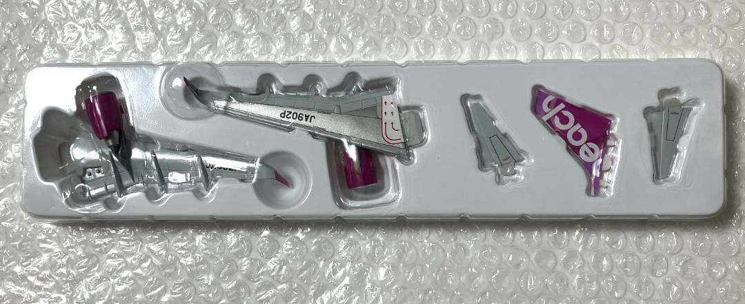 【新品】ピーチ エアバス A321LR モデルプレーン 1/200【匿名】