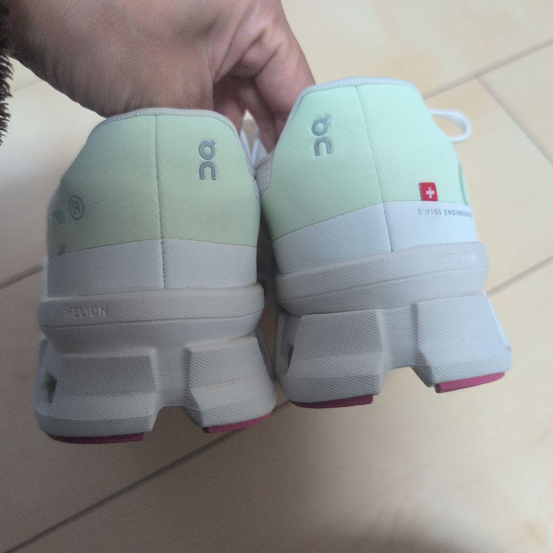 ON Cloud monster ランニングシューズ　23.5センチ