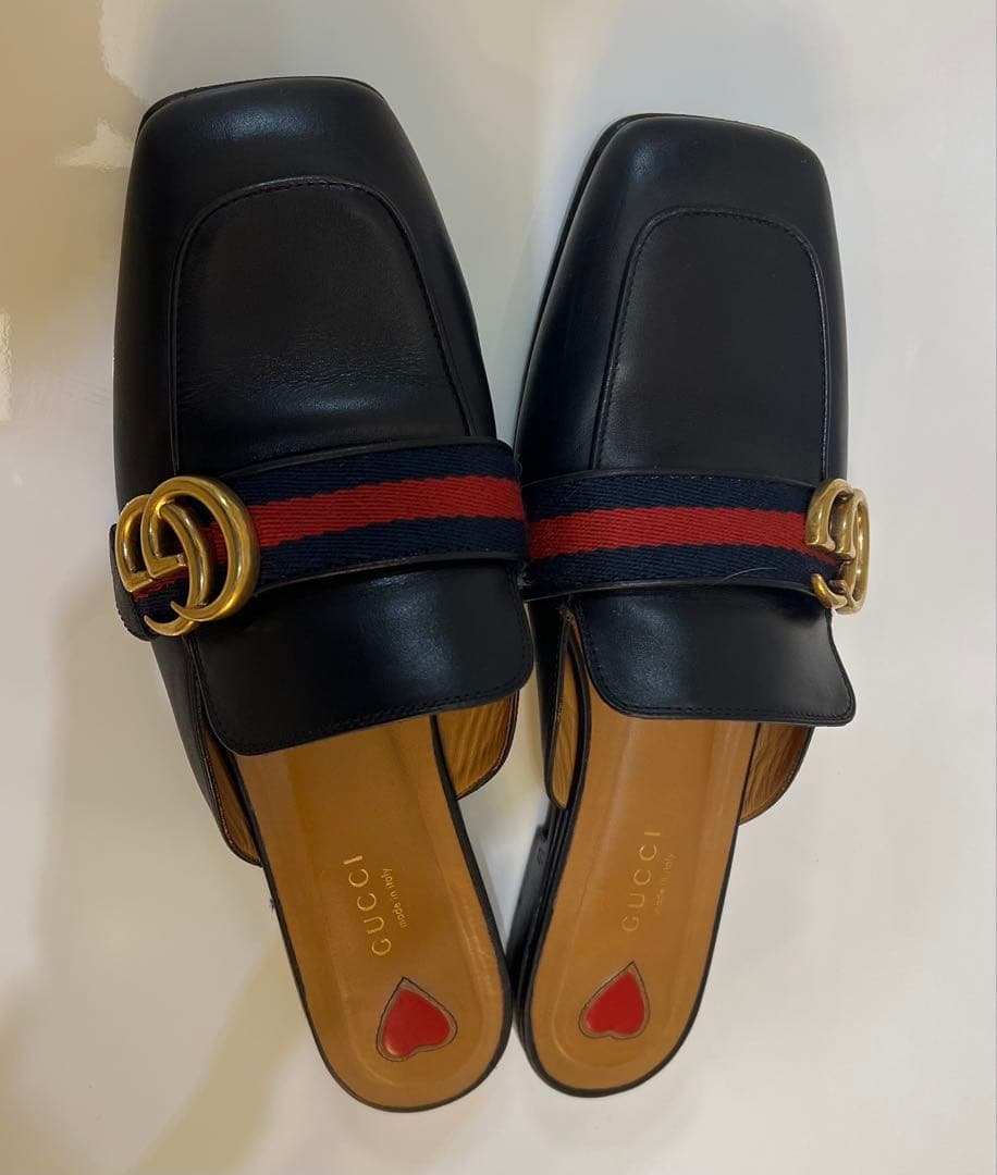 GUCCI ブラック スクエアトゥ ミュール