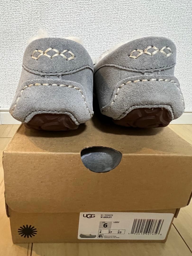 UGG グレー モカシン 6サイズ