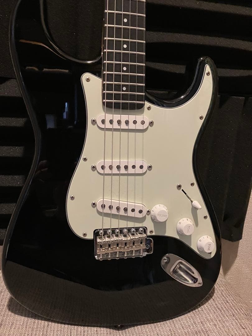 ストラトFenderピックアップ国産ボディとネック アトランシア