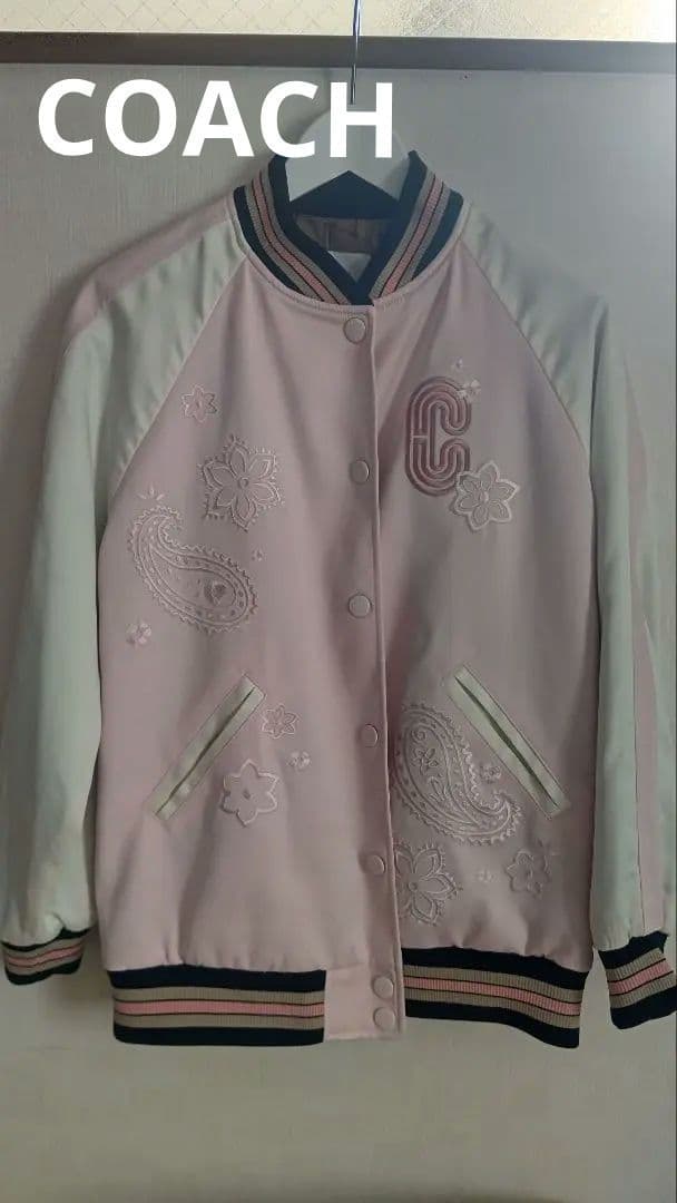 最終★美品★コーチCOACHシグネチャー　スカジャン刺繍ロゴジャケットピンク