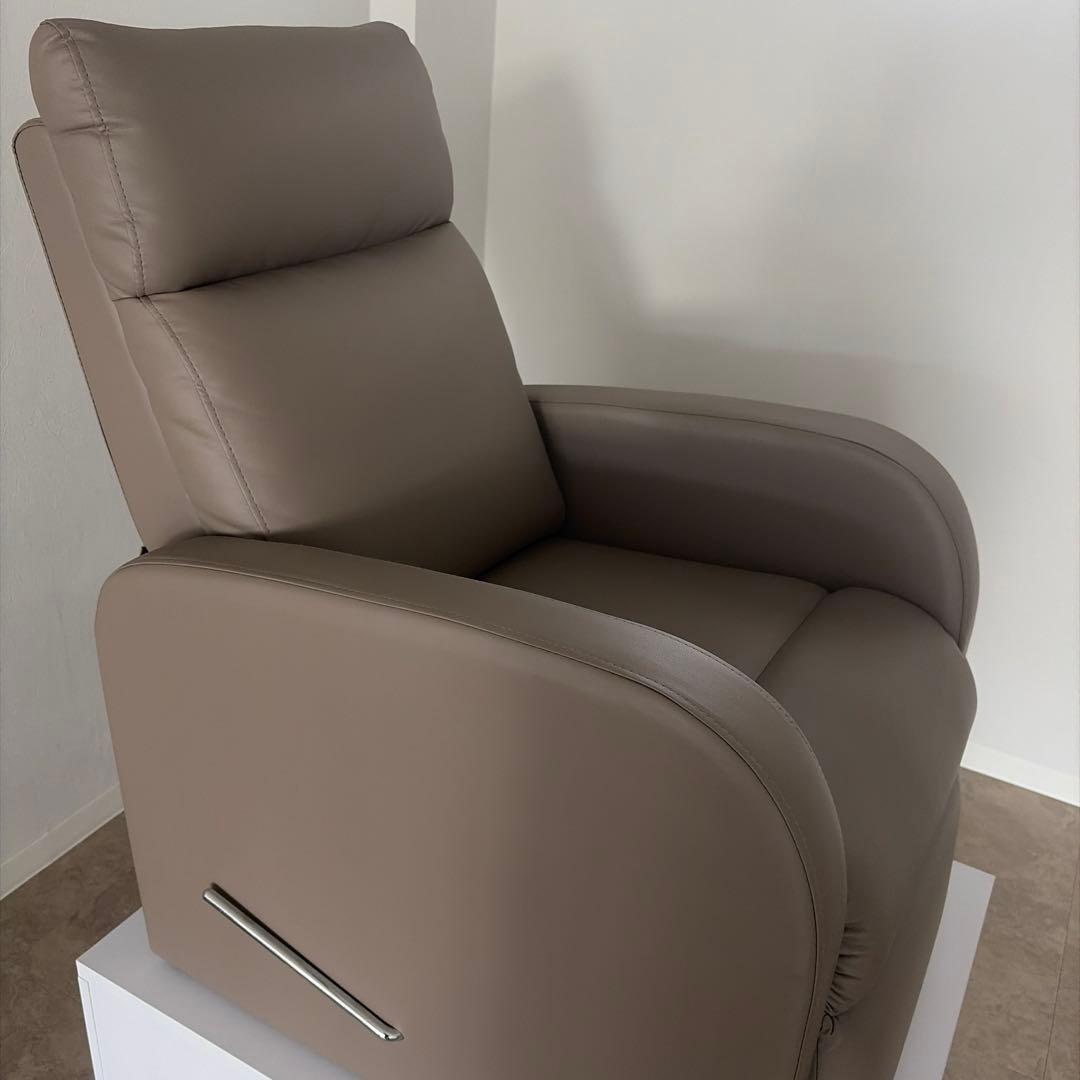 ベージュ リクライニングチェア ヘッドレスト付き