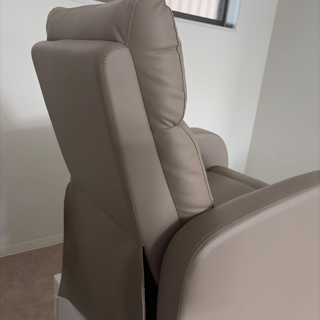 ベージュ リクライニングチェア ヘッドレスト付き