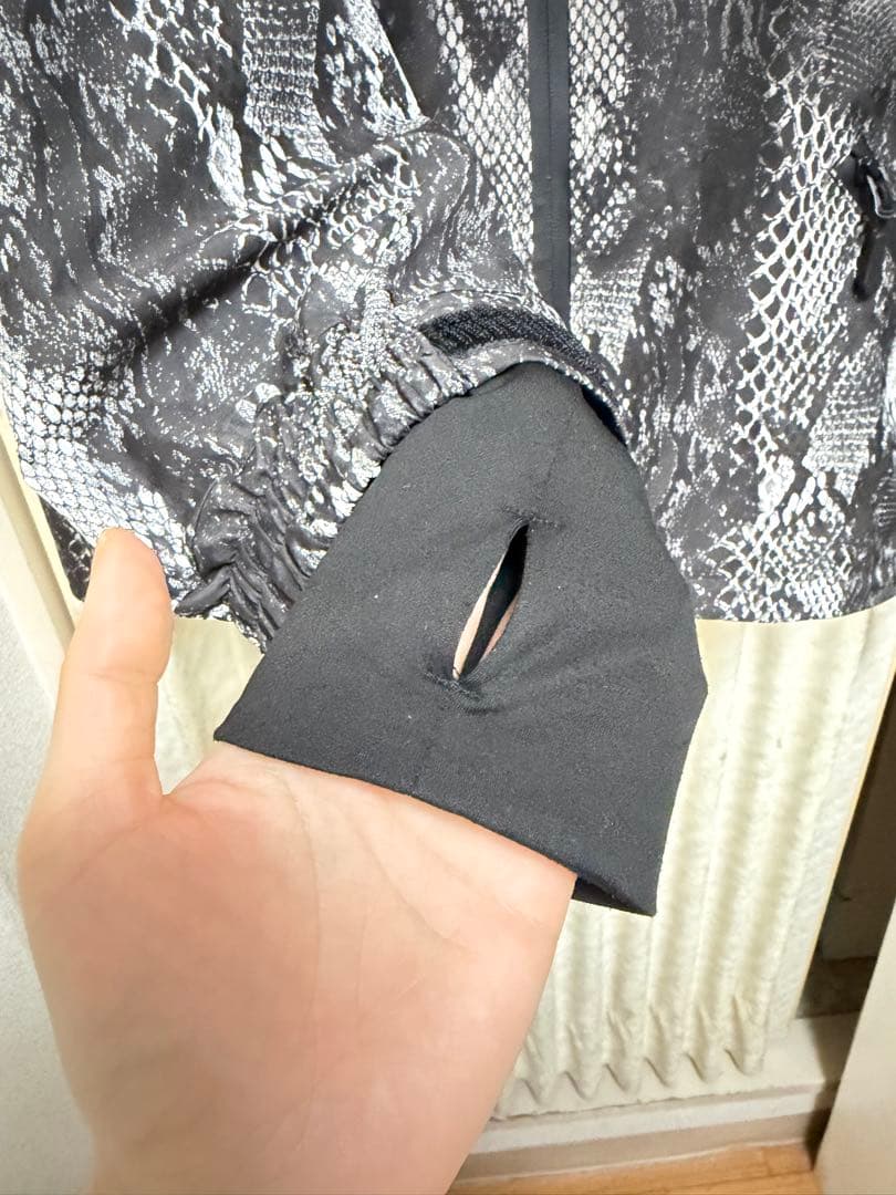 ZACHARIAH スノーボードウェア 蛇柄 ブラック　Sサイズ　男女兼用