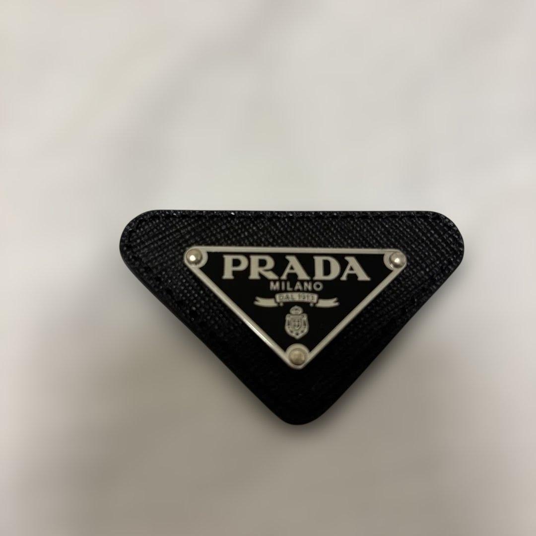 PRADAブローチ