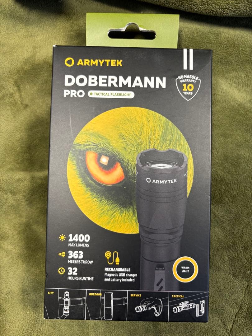 ARMYTEK DOBERMANN PRO タクティカルライト　キャンプ